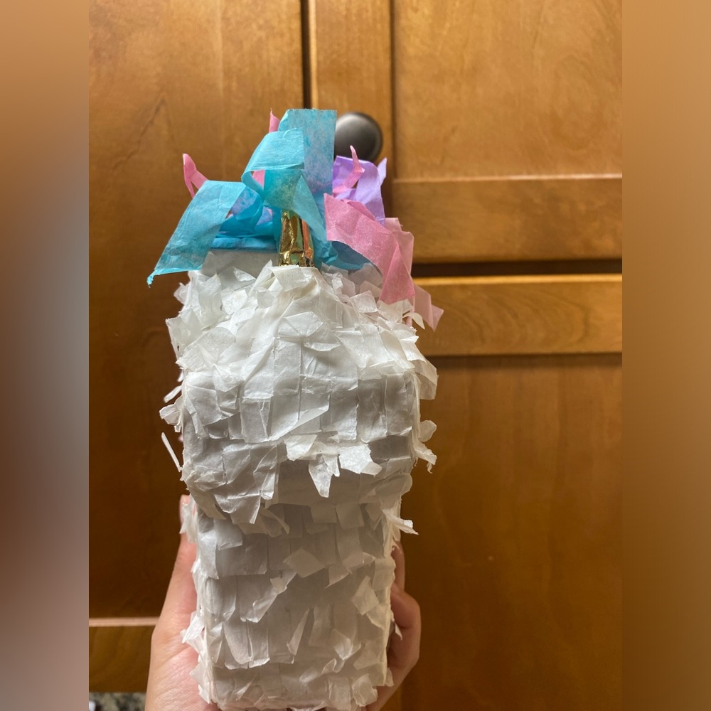 Mini Piñata 💖 4/20 - Picture 2 of 5